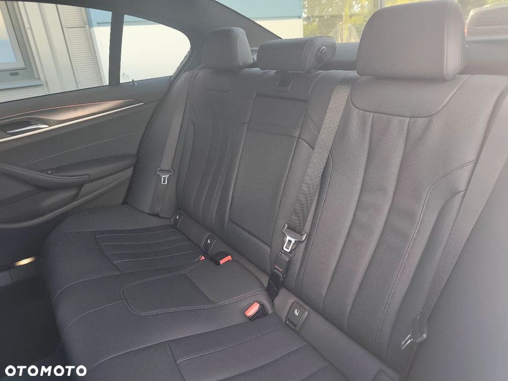 BMW Seria 5 520d xDrive Sport - 11