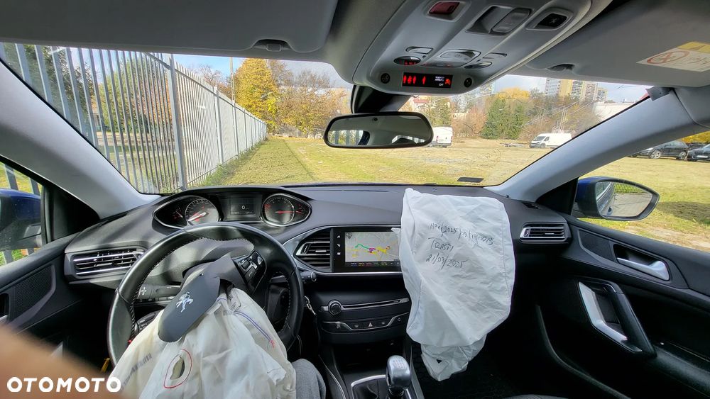 Peugeot 308 1.2 PureTech Allure S&S - 23