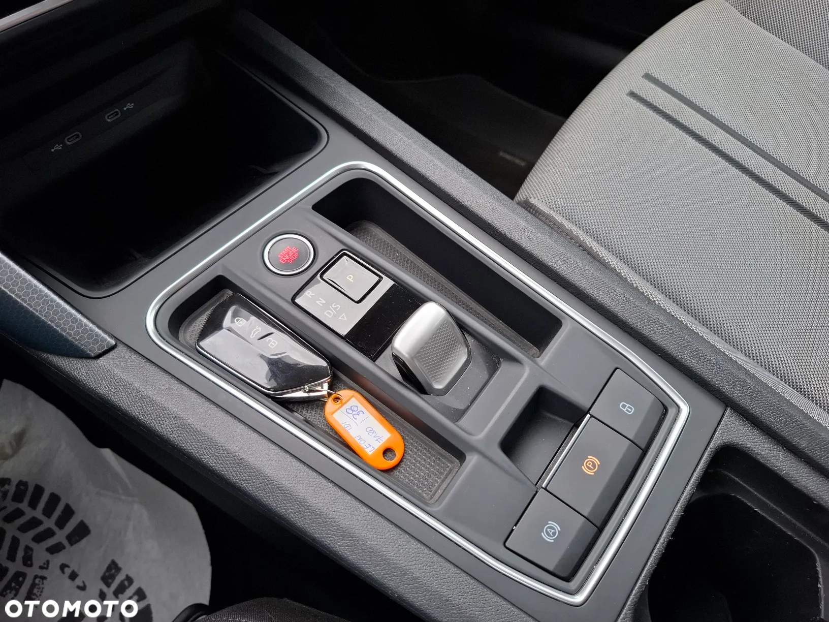 Seat Leon Sportstourer 2.0 TDI DSG Style - 35