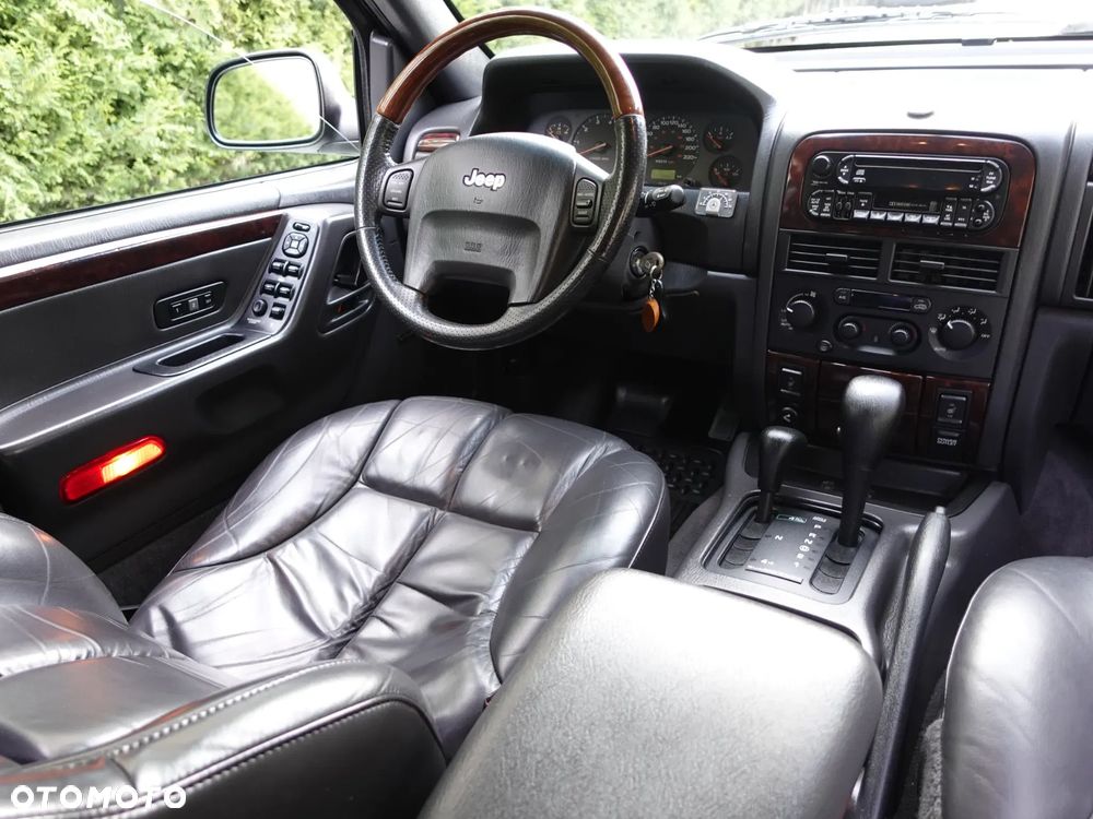 Jeep Grand Cherokee - 25