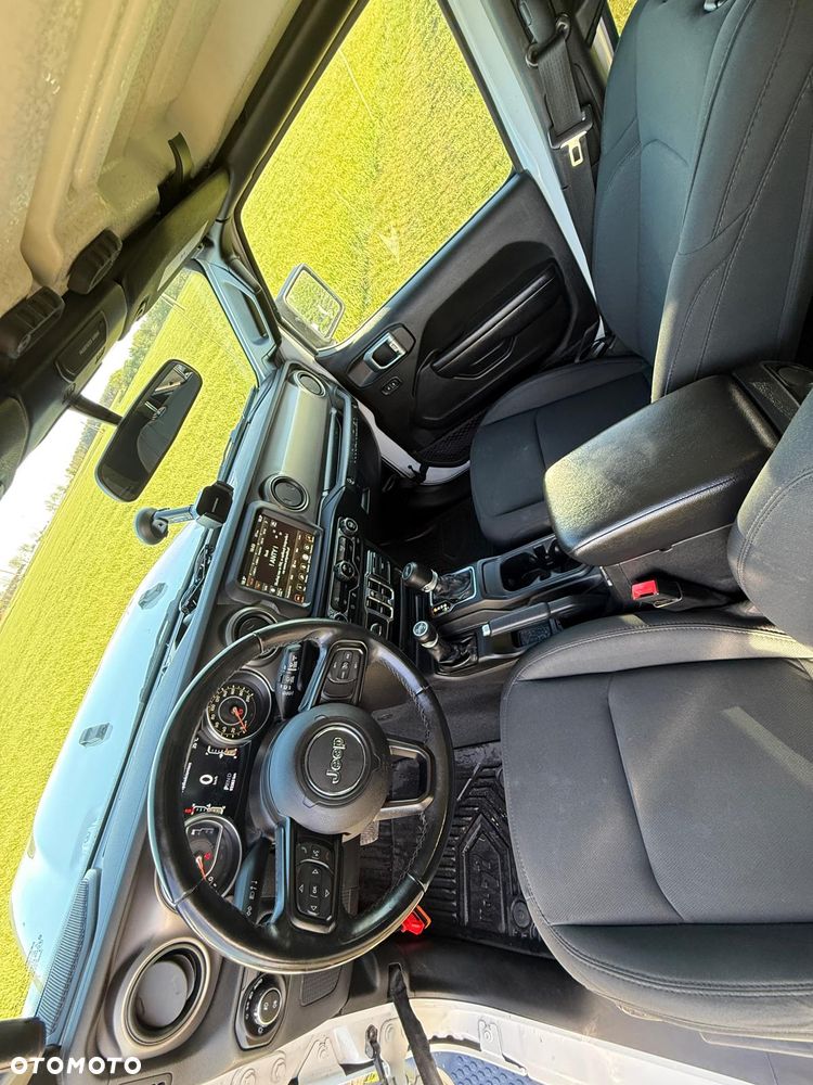 Jeep Wrangler - 27