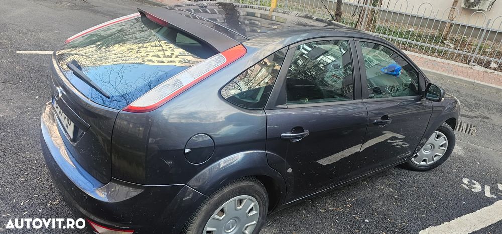 Ford Focus 1.4i Ambiente - 3