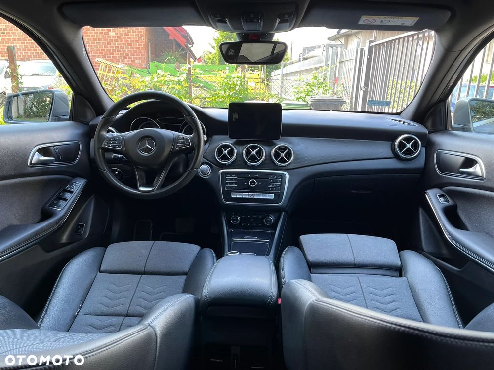 Mercedes-Benz GLA 200 7G-DCT Style - 7