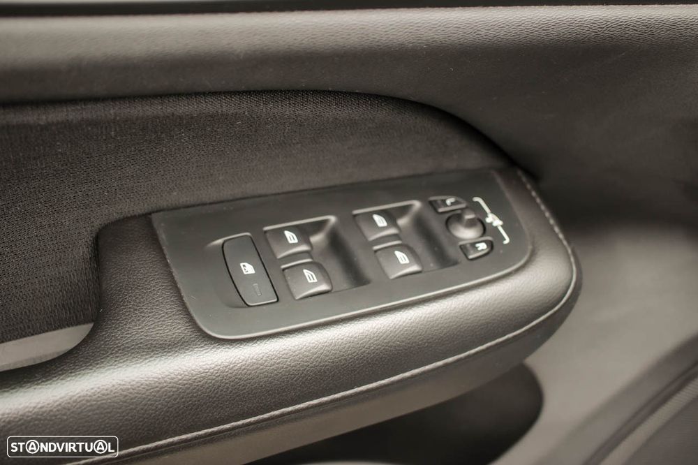 Volvo V60 D3 Momentum Pro - 12