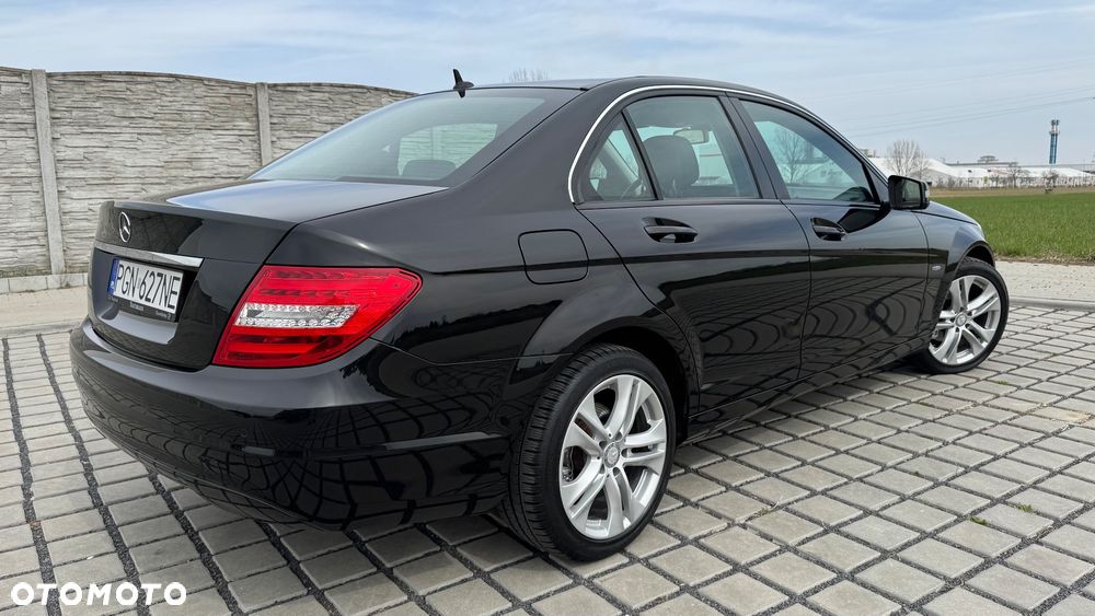 Mercedes-Benz Klasa C 180 CGI BlueEff Elegance - 13
