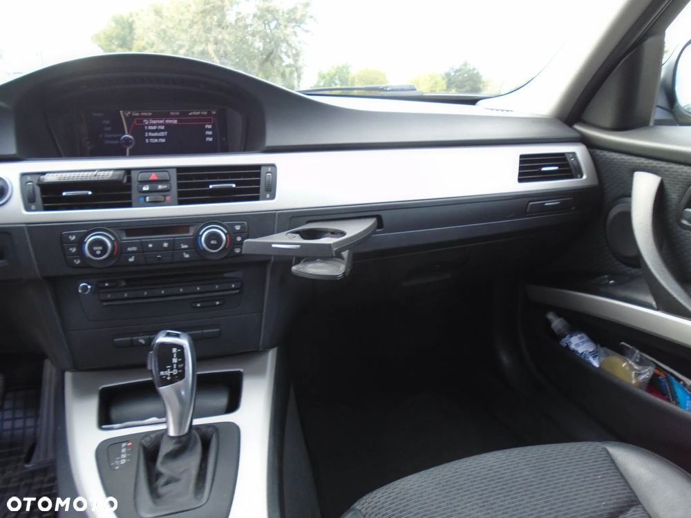 BMW Seria 3 318d - 16