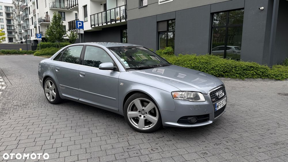 Audi A4 Limousine - 1
