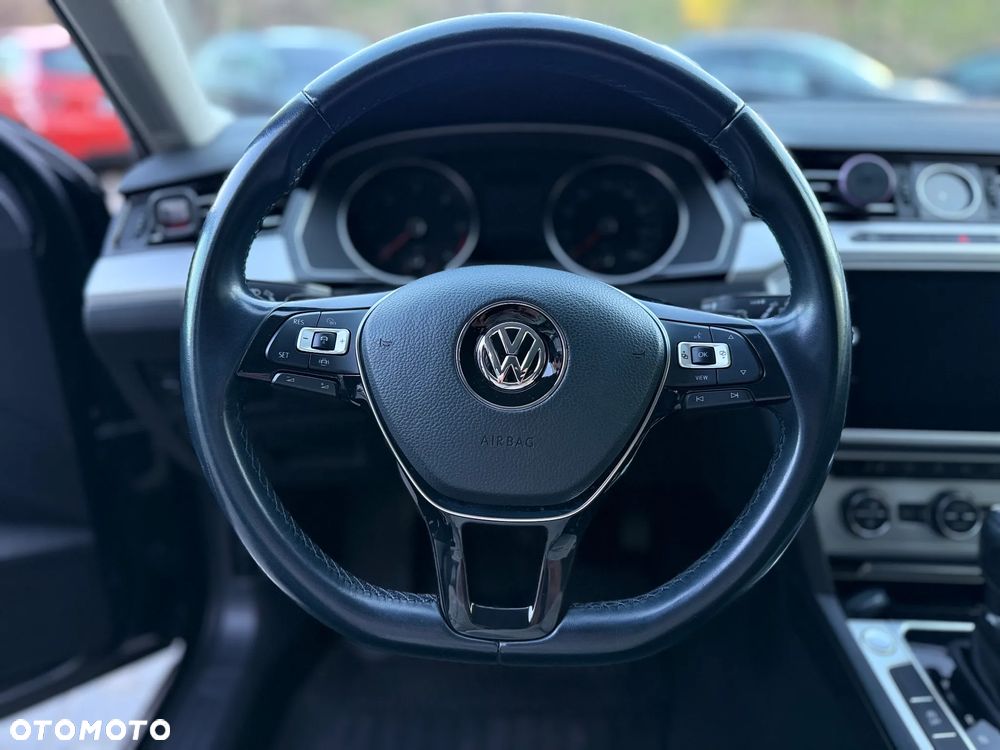 Volkswagen Passat - 13