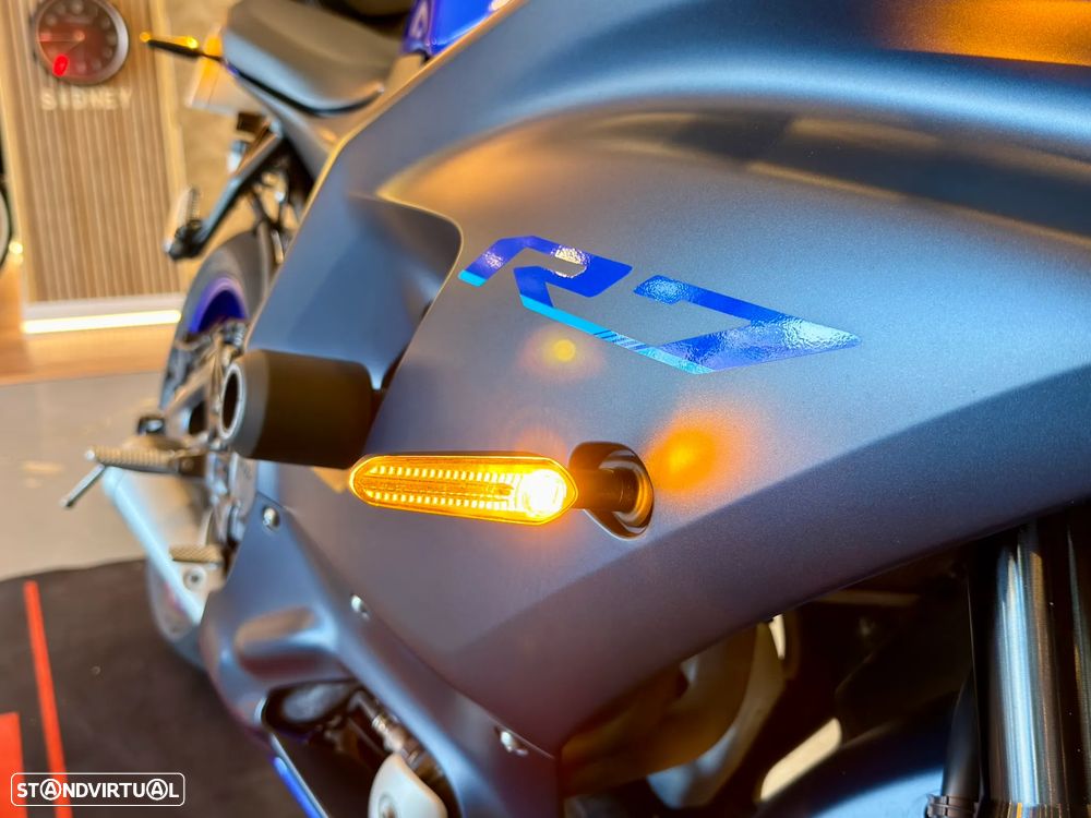 Yamaha YZF R7 - 7
