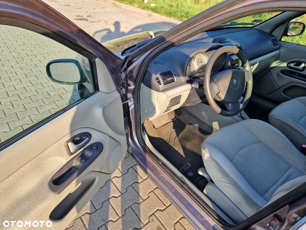 Renault Clio 1.4 Confort Privilege - 7