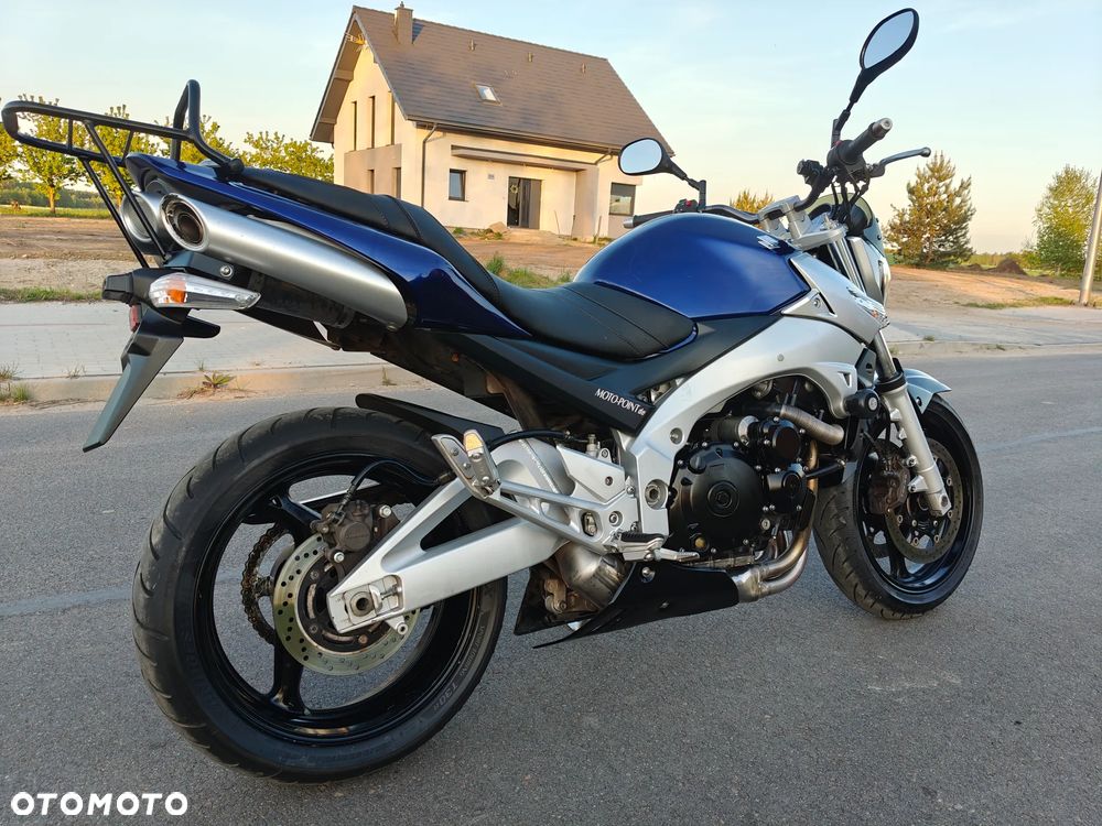 Suzuki GSR - 3