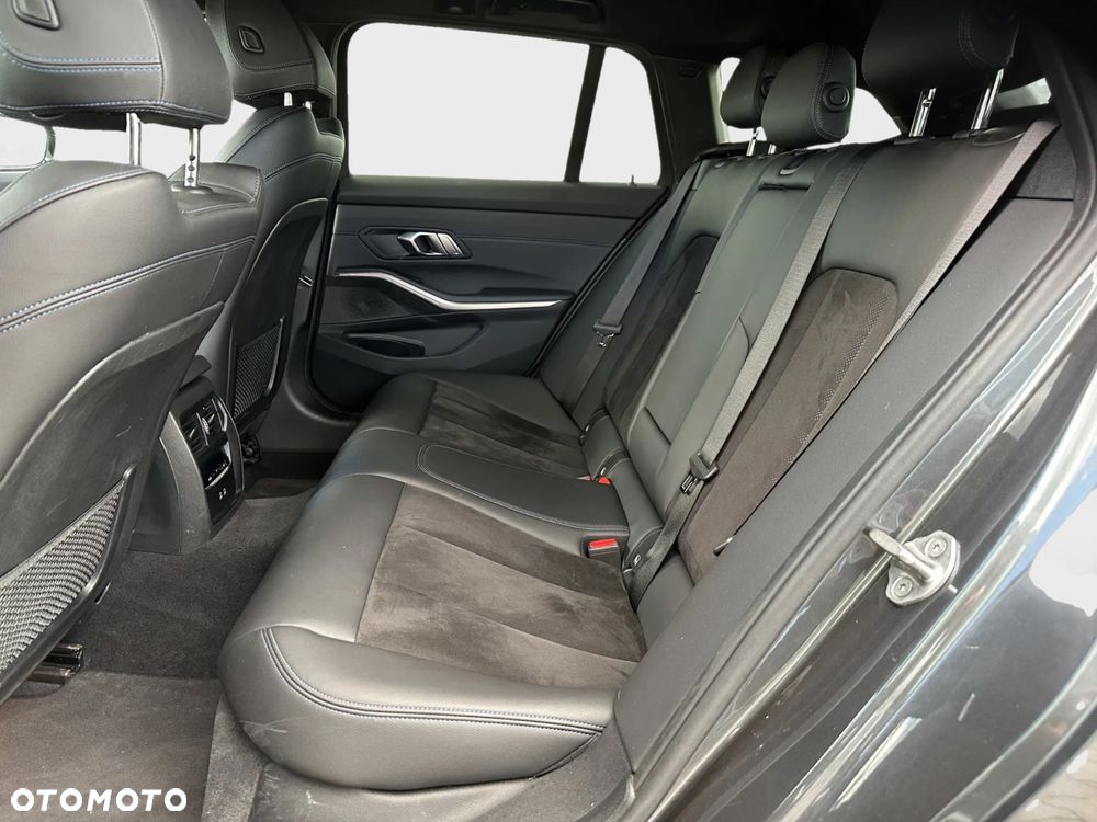 BMW Seria 3 320d Touring M Sport - 16