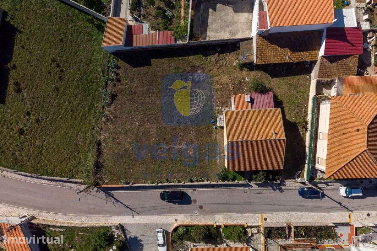 Lote de 1.050m2 com Moradia T3 em São Martinho do Porto - Grande imagem: 2/11