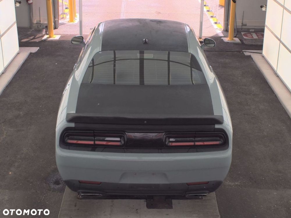Dodge Challenger - 4