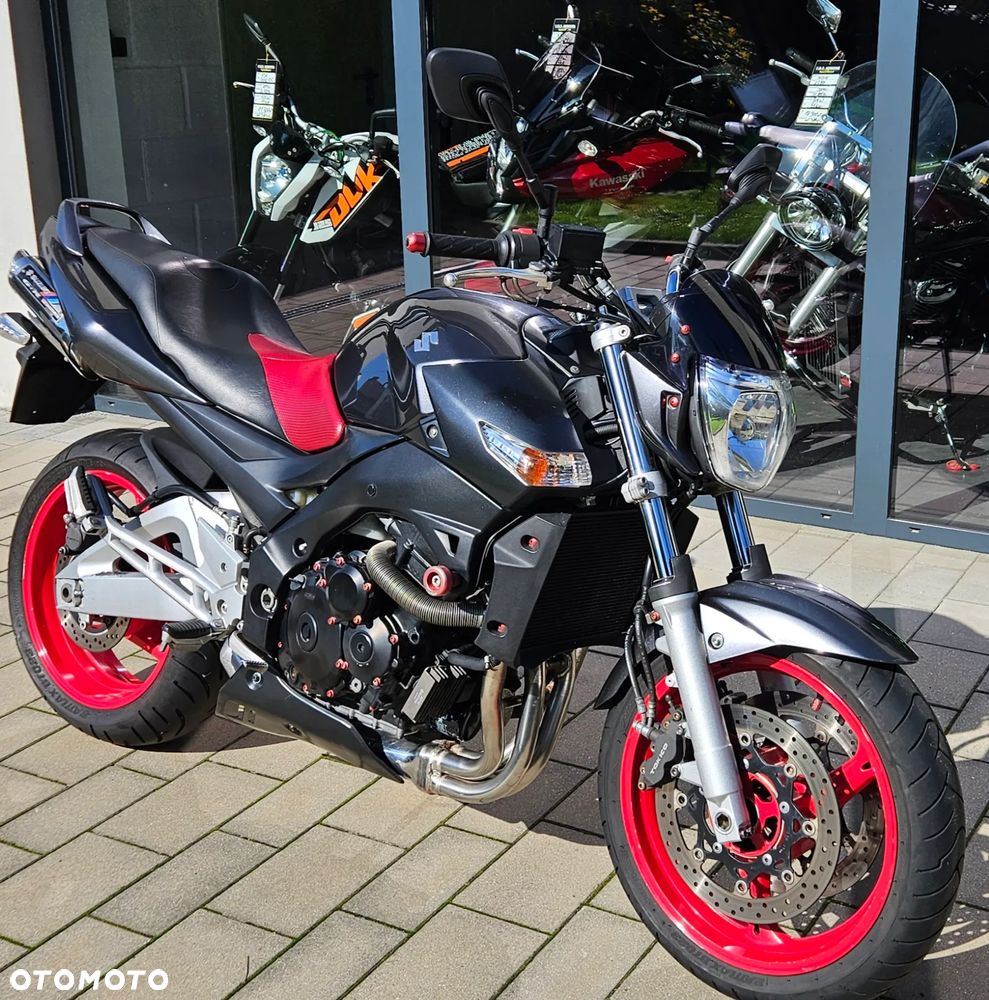 Suzuki GSR - 12