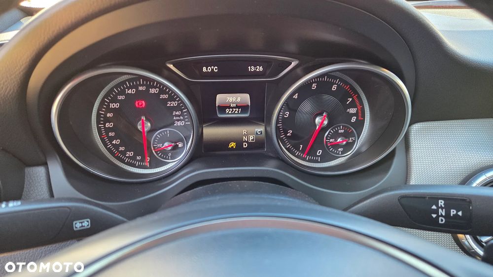 Mercedes-Benz CLA 180 7G-DCT Urban - 16