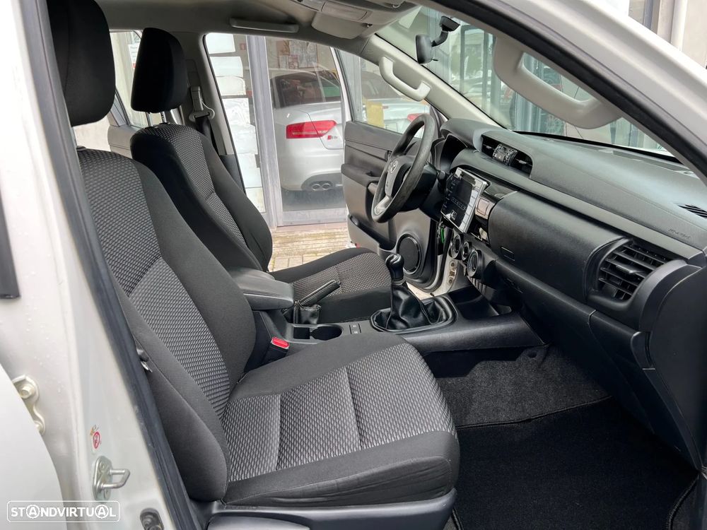 Toyota Hilux 2.4 D-4D 4WD CD CM - 9