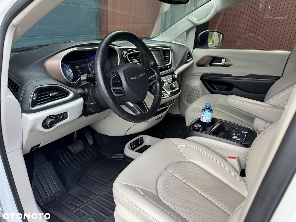 Chrysler Pacifica - 8
