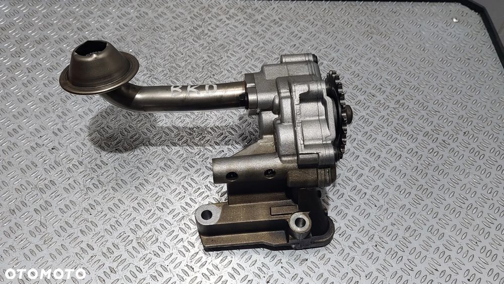 POMPA OLEJU SMOK SEAT LEON 2,0 TDI KOD BKD R2007 NR 038115121A - 1