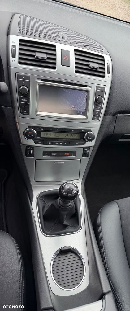 Toyota Avensis 2.0 D-4D Executive - 39