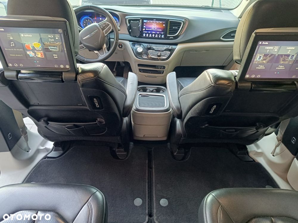 Chrysler Pacifica - 22