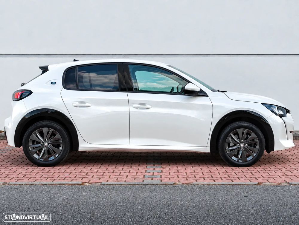 Peugeot e-208 Allure - 14