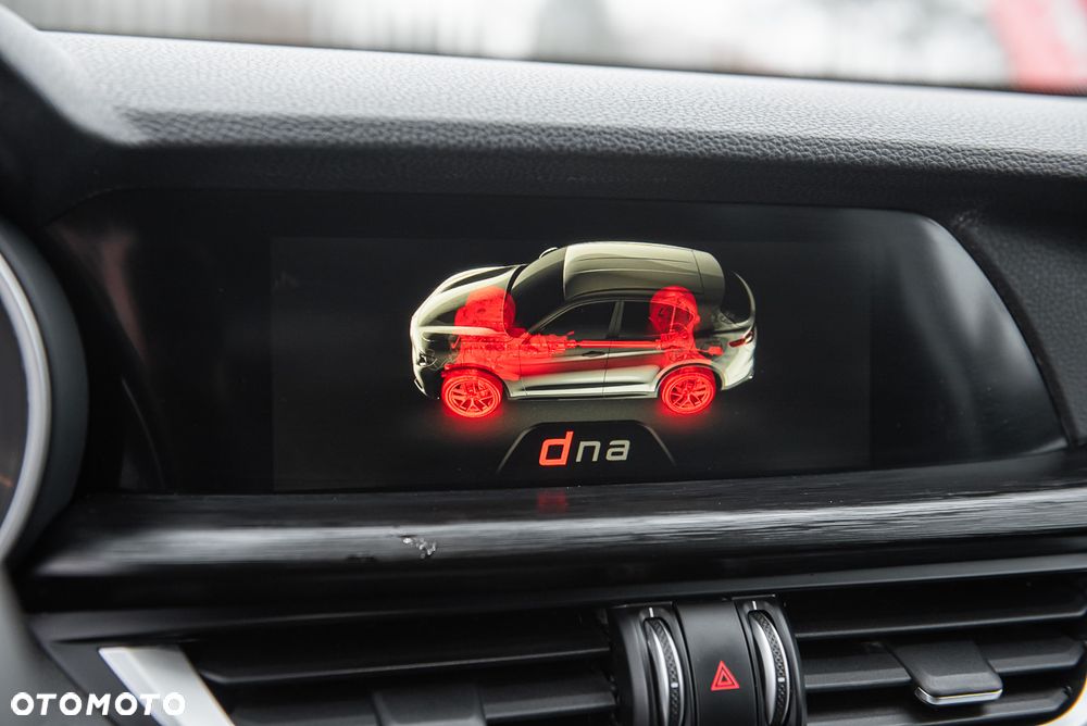 Alfa Romeo Stelvio 2.0 Turbo 16V AT8-Q4 First Edition - 25