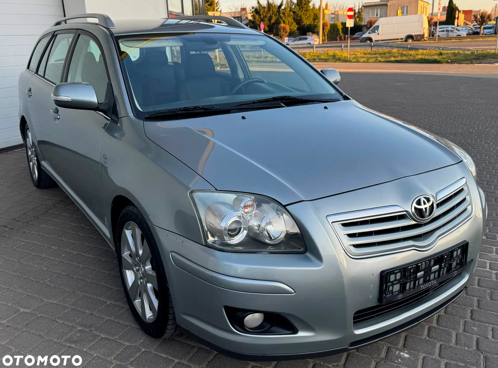 Toyota Avensis 2.2 D-4D Combi Executive - 32
