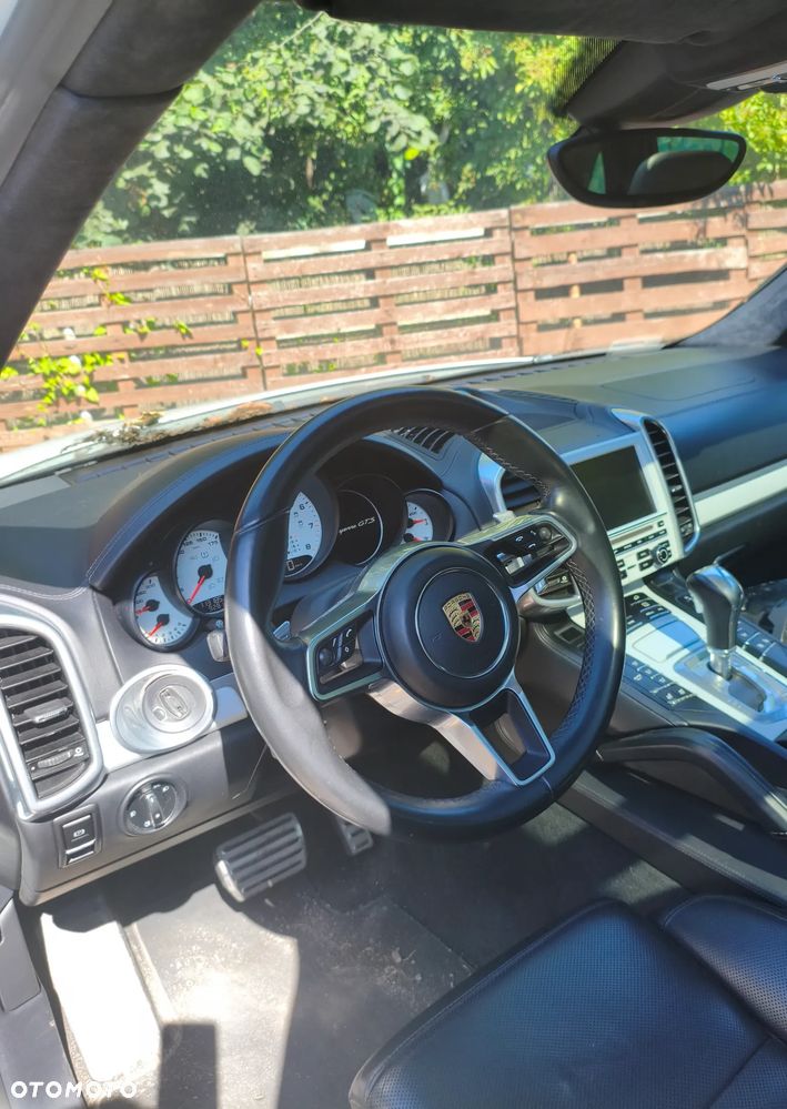 Porsche Cayenne GTS - 9