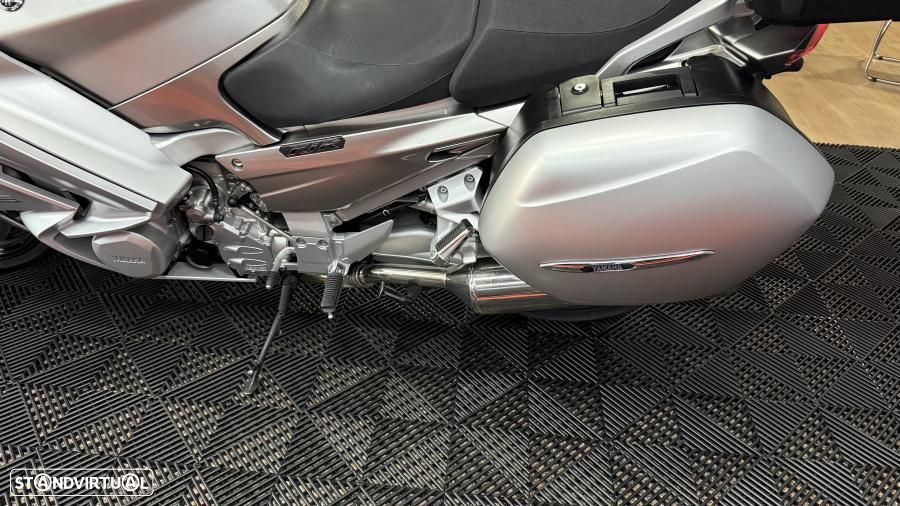 Yamaha FJR Ultimate Edition - 18