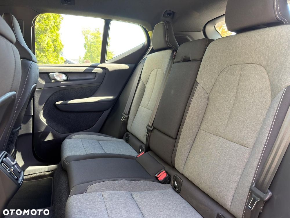 Volvo XC 40 - 25