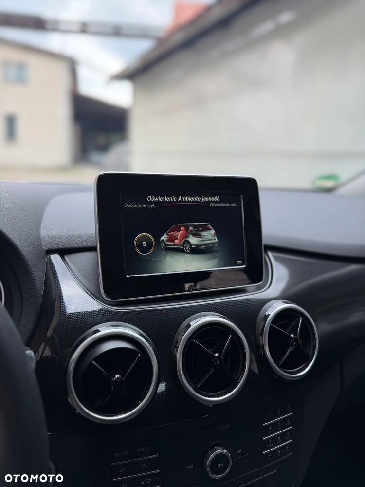 Mercedes-Benz Klasa B 180 (BlueEFFICIENCY) 7G-DCT - 29