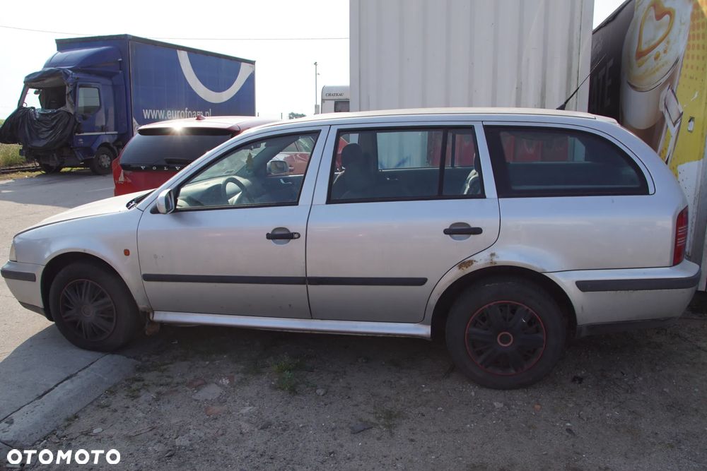 Auto na części - Skoda Octavia I 1.8 T 150 KM AGU ECW L97A 1999R Silnik Skrzynia Drzwi Maska Błotnik Zderzak Lampa Lusterko Klamka Szyba Deska Kokpit Sterownik Moduł Czujnik Licznik Panel Kierownica - 3