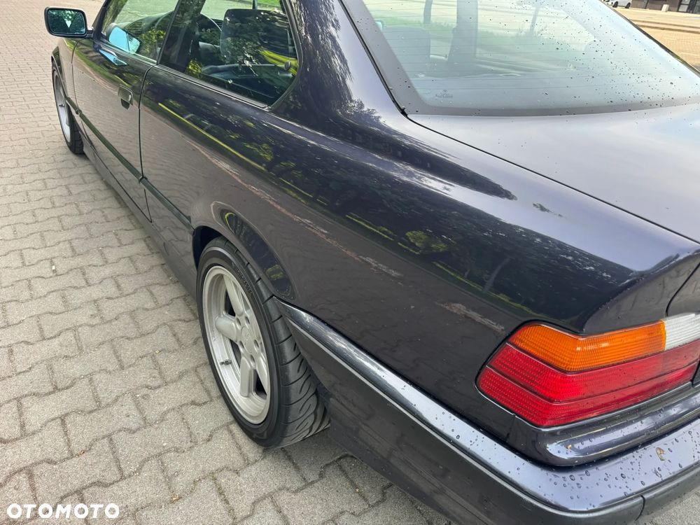 BMW Seria 3 318is - 9