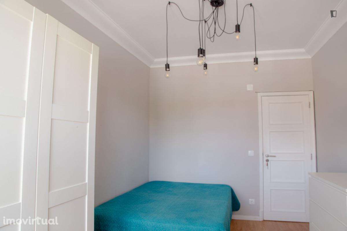 Quarto - localizado em Roma-Areeiro Lisbon - Grande imagem: 3/10