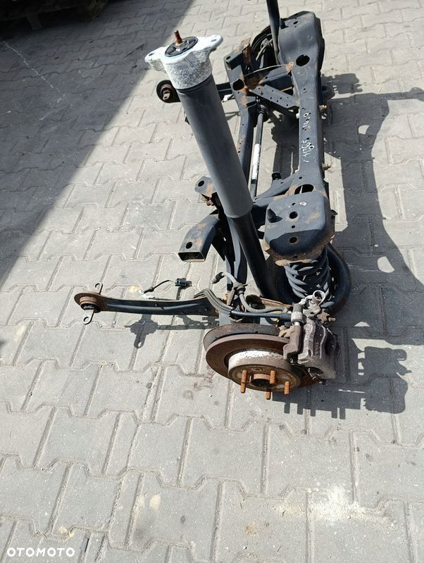 VOLVO V40 2.0 D ZAWIESZENIE BELKA TYŁ TYLNE - 2