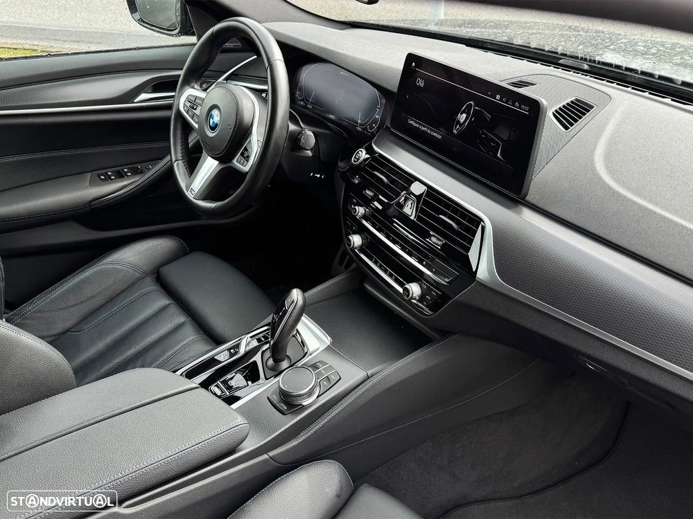 BMW 530 e Pack Desportivo M - 16