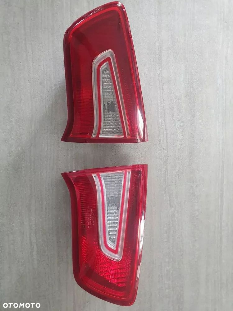 LAMPA PRAW LEWA TYLNA W KLAPĘ KIA SPORTAGE III -15 - 1
