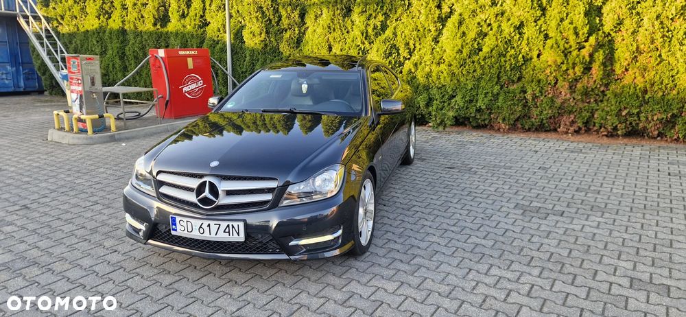 Mercedes-Benz C-Class 2011 photo 2