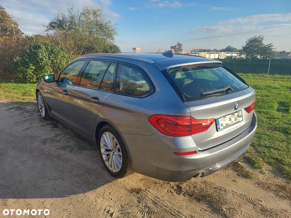 BMW Seria 5 520i Luxury Line - 11