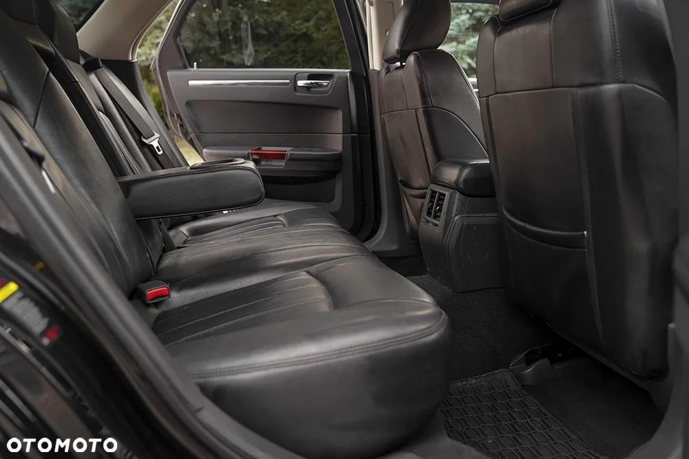 Chrysler 300C 3.0 V6 CRD - 17