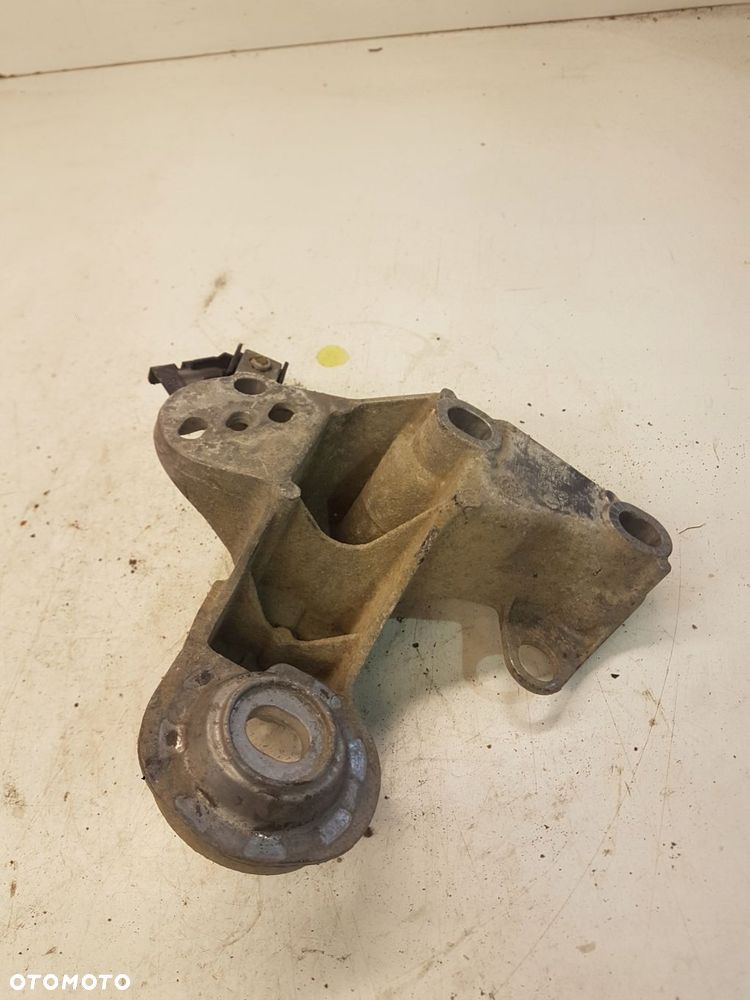 ŁAPA PODUSZKI SILNIKA PRAWA AUDI A4 B7 8E0199352F