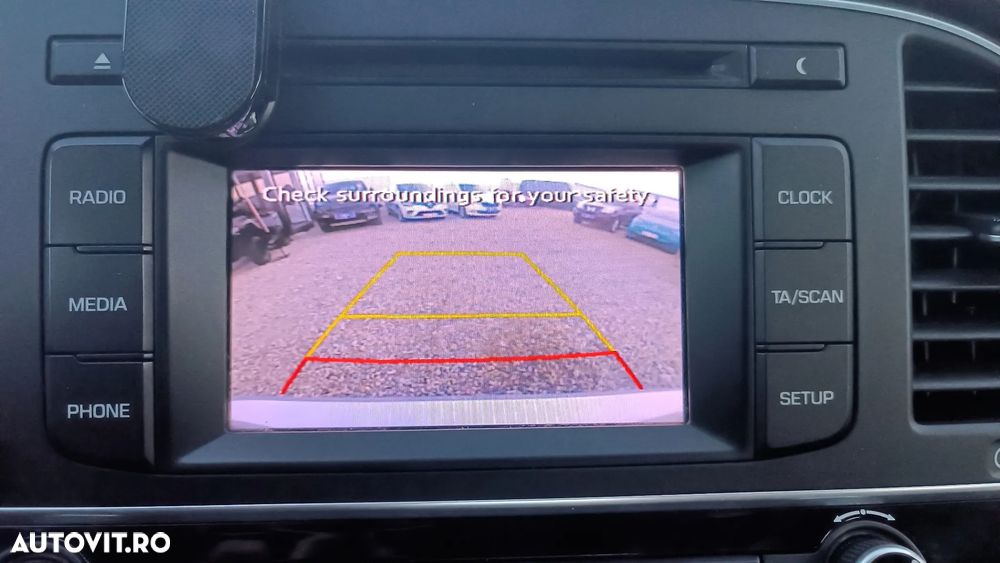 Hyundai Elantra 1.6 MPi Highway - 22