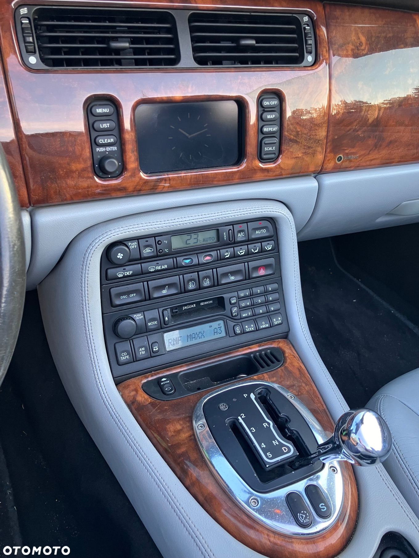 Jaguar XK8 Cabriolet - 12