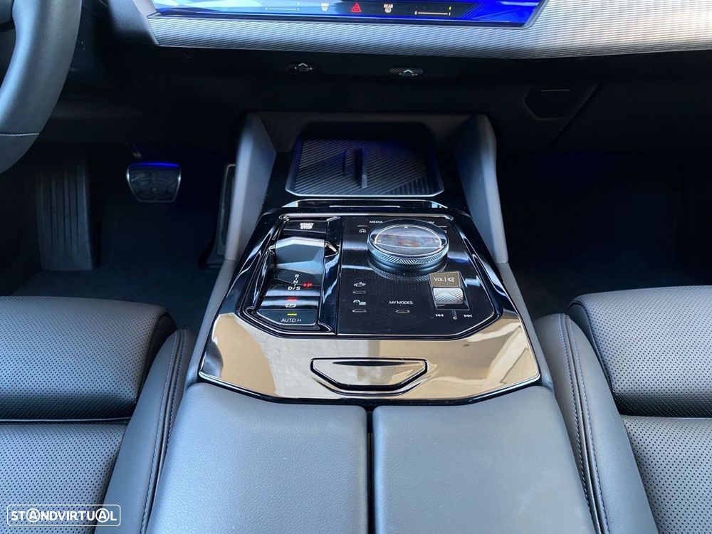 BMW 520 d Pack Desportivo M - 14
