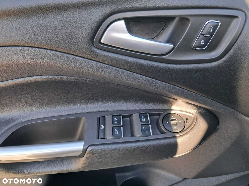 Ford Kuga - 12
