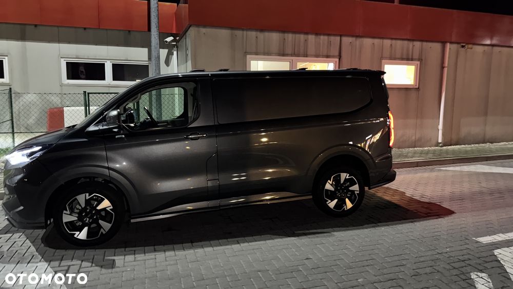 Ford Custom Limited - 16