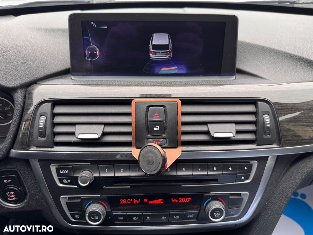 BMW Seria 3 320d Aut. Luxury Line - 27