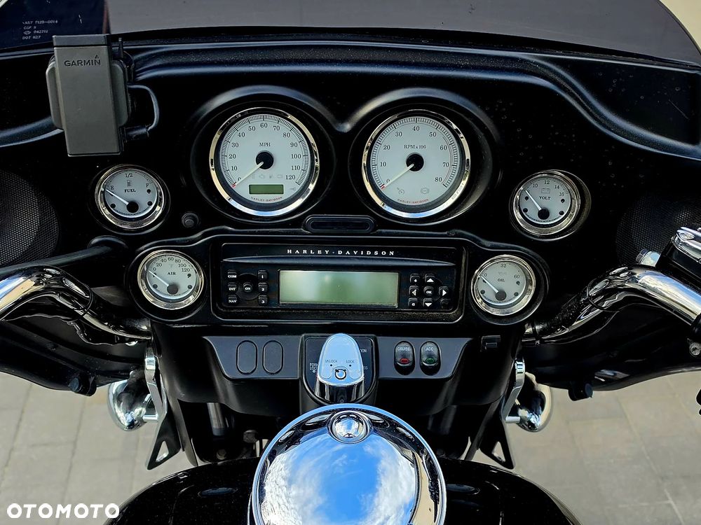 Harley-Davidson CVO Street Glide - 16