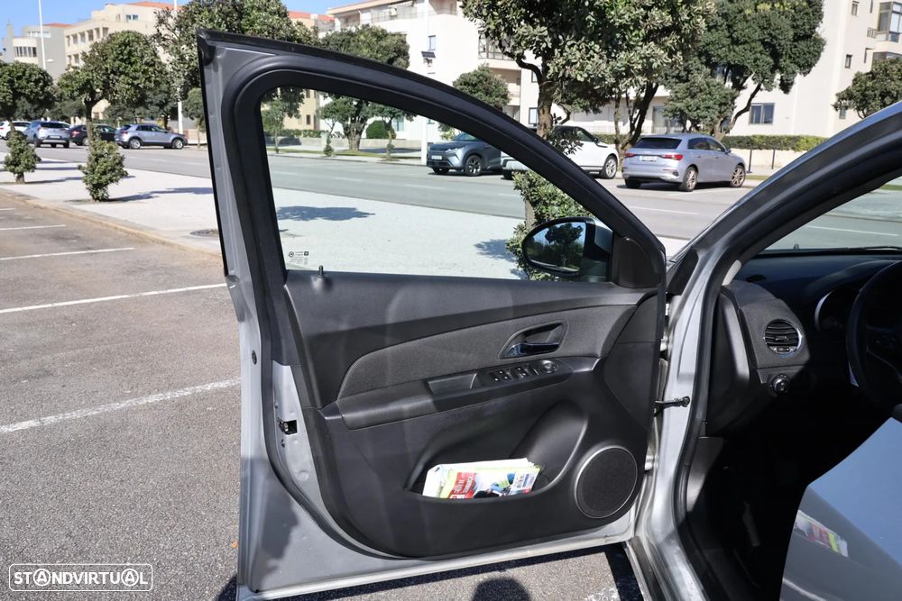 Chevrolet Cruze 1.6 LT - 24